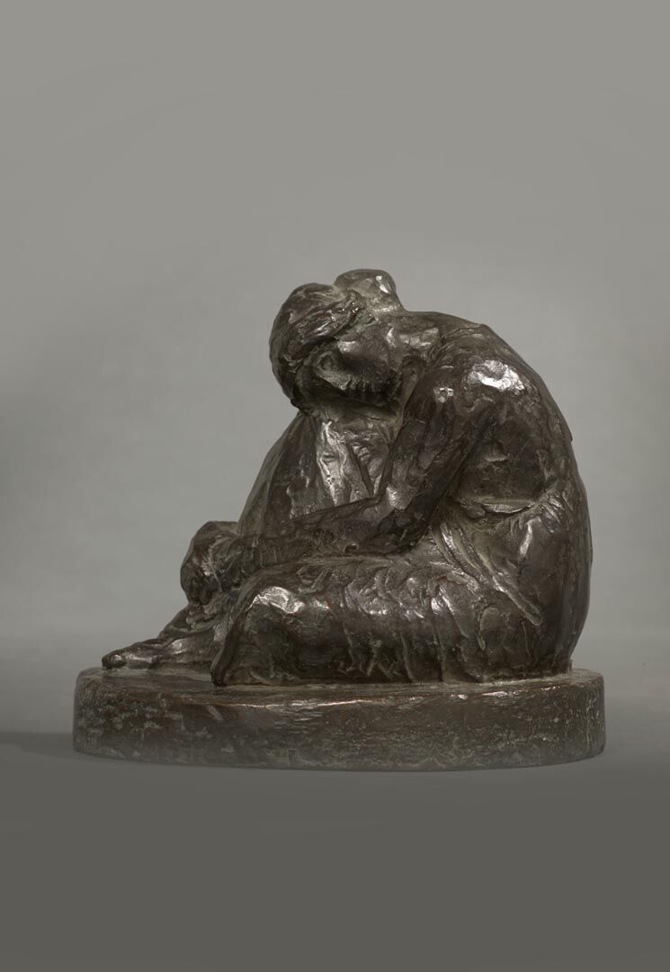 Femme assise penchée